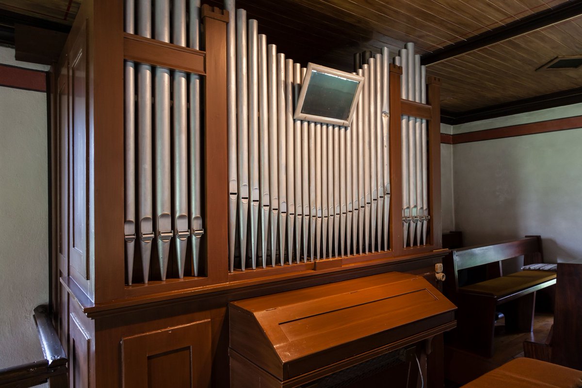 nikolausmella's tweet photo. Today marks the 144th anniversary of the birth of the German #OrganBuilder, Maximilian (Max) #Bader. :-) ❄️ 🧭 * #Hardheim 🇩🇪 #Deutschland
1938Orgel St. Wendelin, Boxbrunn im Odenwald.
📸: Ellehard, 12th July 2021. https://t.co/vGgndqvysY