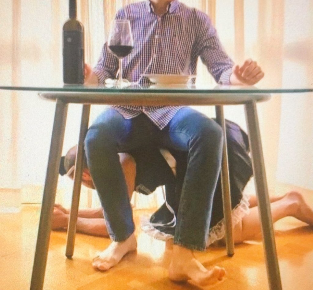 subzinhodele's tweet photo. O #finDom é um ciclo vicioso.
Buscamos liberdade na escravidão.
Guiados a toca do coelho.
Aliviados do nosso dinheiro.
O ciclo produz intensos sentimentos.
Culpa.
Vergonha.
Inferioridade.
No entanto sexualizamos o fracasso.
Medo da exposição.
Mas o abuso é viciante e excitante. https://t.co/4VzWisA7UW