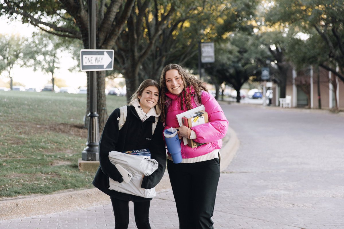 It feels so good to be back! Happy first day of class! 👋