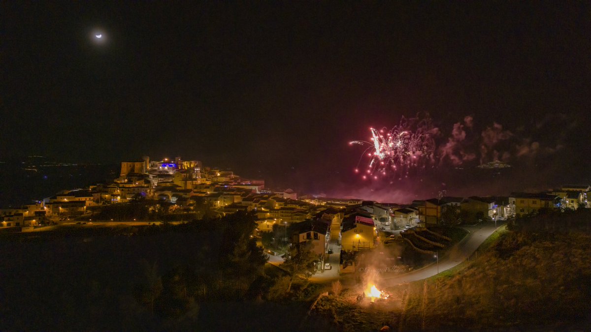 W Sant'antonio

#gius01pal #giuseppepalladino #puglia #regionepuglia #rocchettasantantonio  #volgopuglia #volgofoggia #volgoitalia  #puglia_state_of_mind #weareinpuglia #vivopuglia #vivoitalia #vivofoggia #trawellit  #puglia #january  #tradizioni  #17gennaio