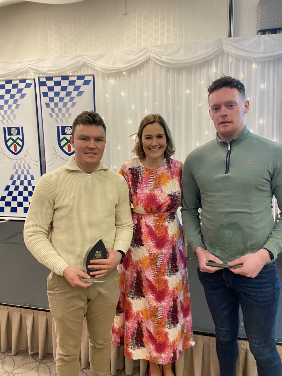 Gorgeous night @monaghangaa awards night. Great recipients but lovely chat with Seamus McEnaney who has spent 45 years as a volunteer with @BlackhillGAA Comhghairdeas to all the winners! Lots from @ScotstownGAA and I photo bombed it!! 🤣#monaghan #GAA #farneyarmy