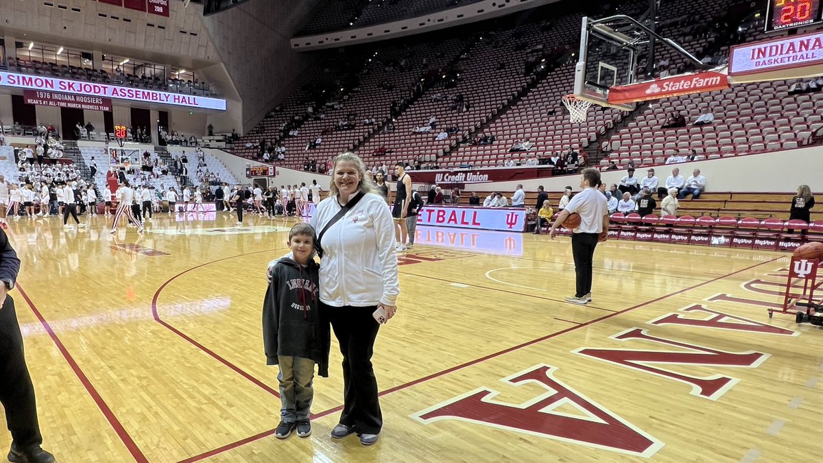 HoosierProject's tweet photo. No better way to attend your first Indiana Basketball game in Assembly Hall than going to the big rivalry game!! Thanks to our incredible donors Havanna and her son Jonas get to do that! Have fun you two!
#iubb #TheHTP https://t.co/uPFpx51kqs
