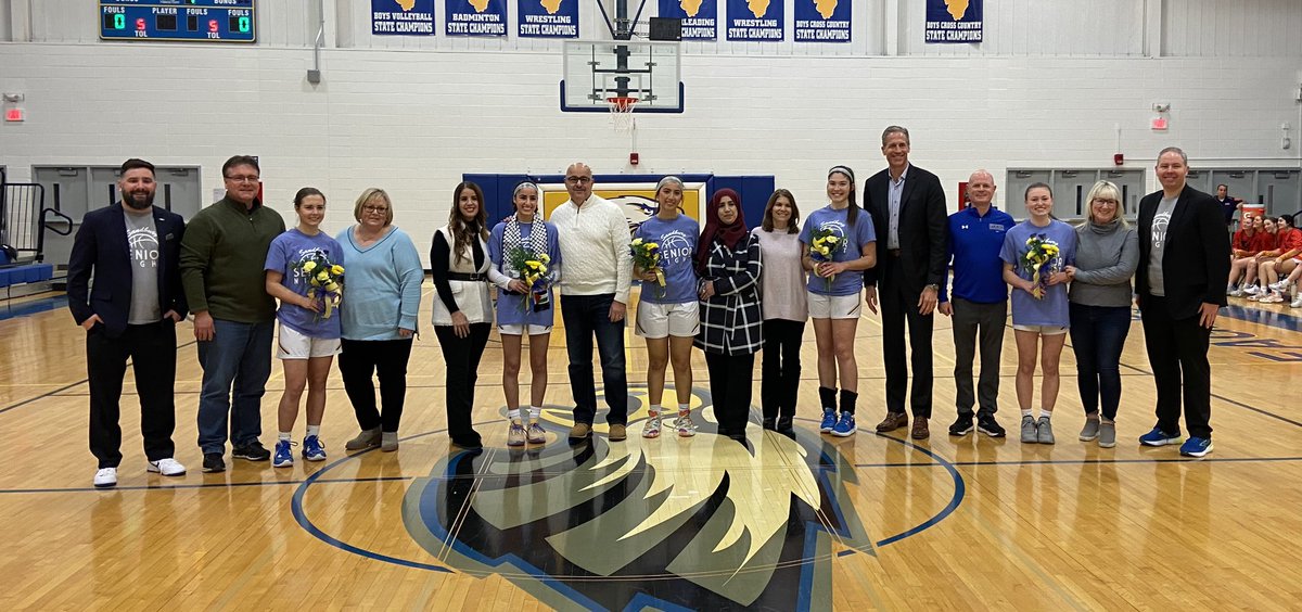 Congratulations <a href="/CSEaglesHoops/">🦅 Carl Sandburg Girls Basketball 🦅</a> Seniors! #EaglesFLY