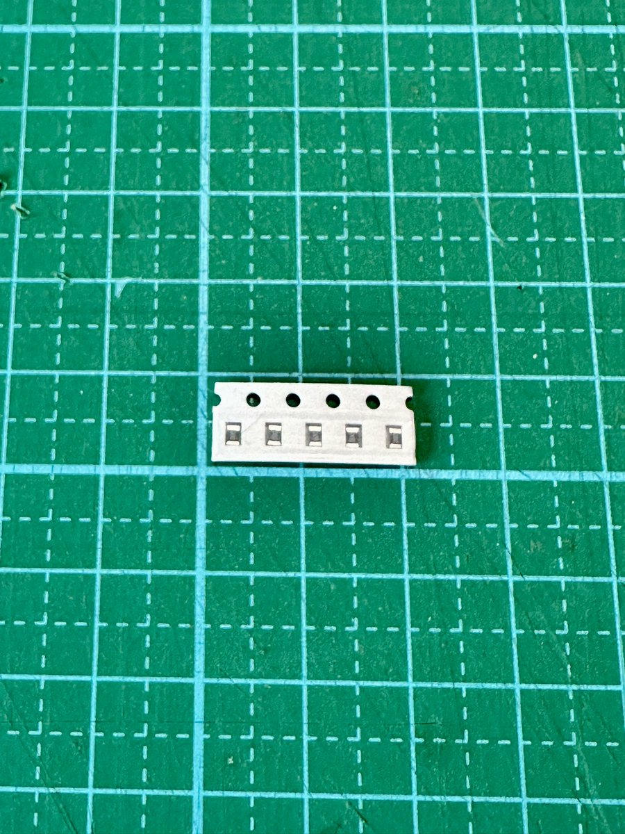 hero4_composer's tweet photo. チップ抵抗を実装するはめに。とにかく小さくて目がしょぼしょぼする。

SYNTH DIY EURORACK https://t.co/dNm86golEB