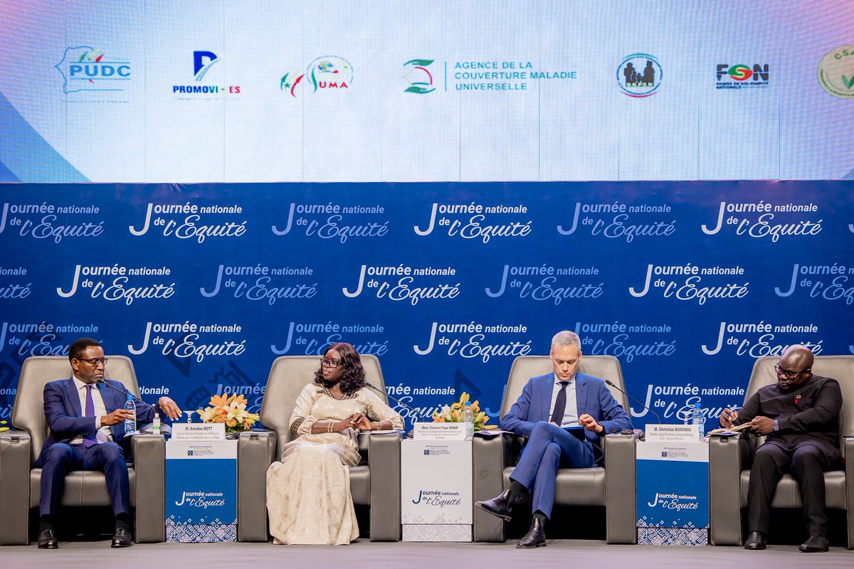 PNUDSenegal's tweet photo. Lors de la session ministérielle avec @thrsfaye, notre Représentant résident, @NTikum, a souligné la nécessité que le développement aille au-delà de l'aide :

« Tous les programmes que nous avons cités aujourd’hui, ne sont pas financés par l’aide extérieure... »

1/2 🧵 https://t.co/sAVrUC0AvG