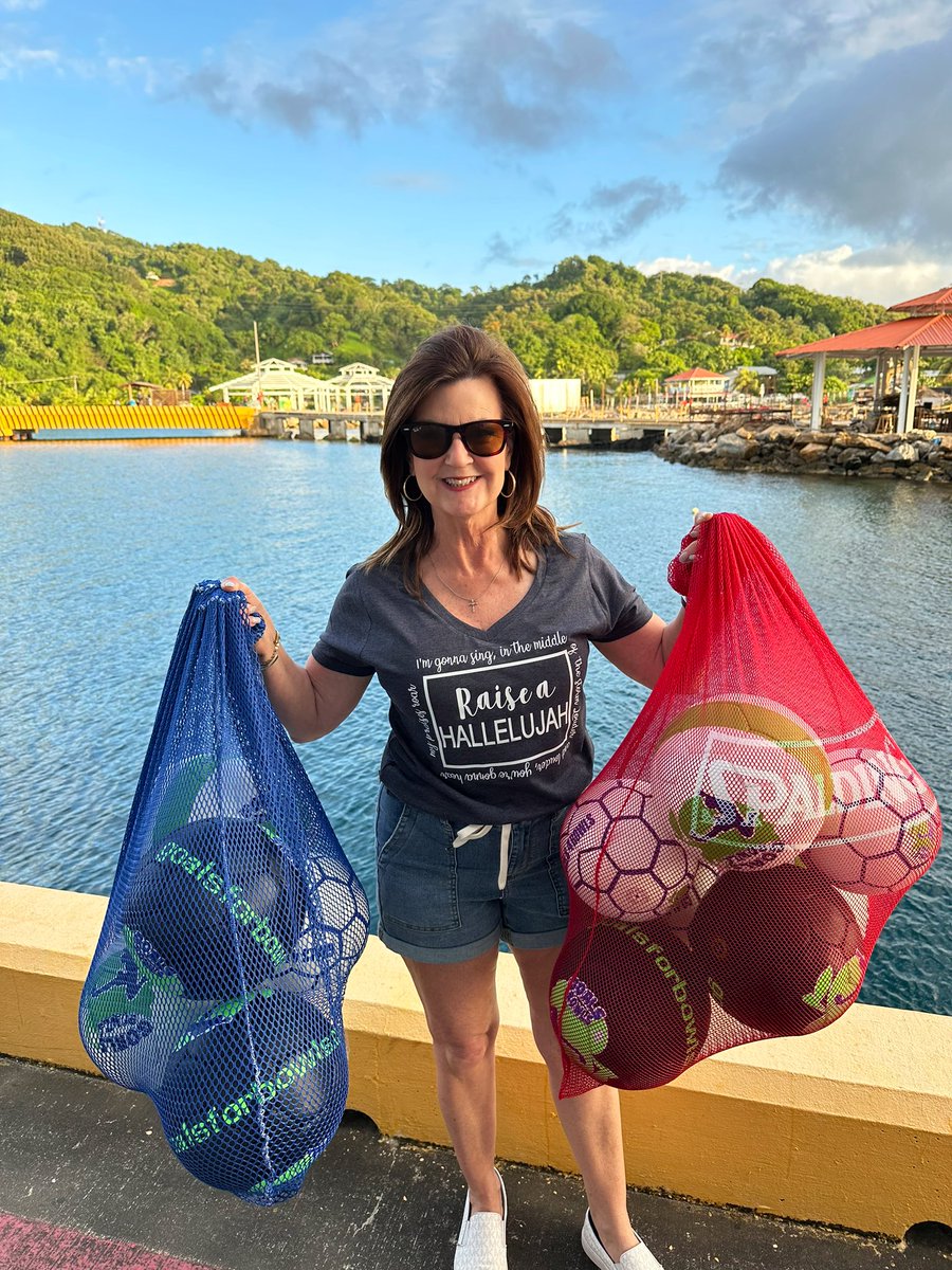 Goals_For_Bowls's tweet photo. Took 15 #GFB soccer balls and a week’s worth of food to a Christian children’s home and orphanage in Roatan, Honduras 🇭🇳 today!! 

Thanks to your donations, we were also able to leave money for the kids to be fed for the entire month! God is so good!! https://t.co/FWVh1wYZ51