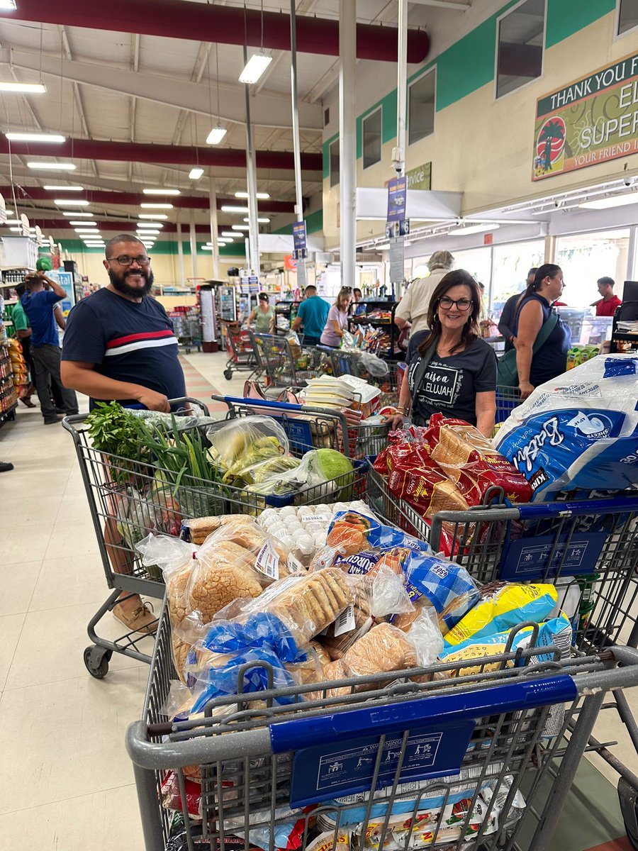 Goals_For_Bowls's tweet photo. Took 15 #GFB soccer balls and a week’s worth of food to a Christian children’s home and orphanage in Roatan, Honduras 🇭🇳 today!! 

Thanks to your donations, we were also able to leave money for the kids to be fed for the entire month! God is so good!! https://t.co/FWVh1wYZ51