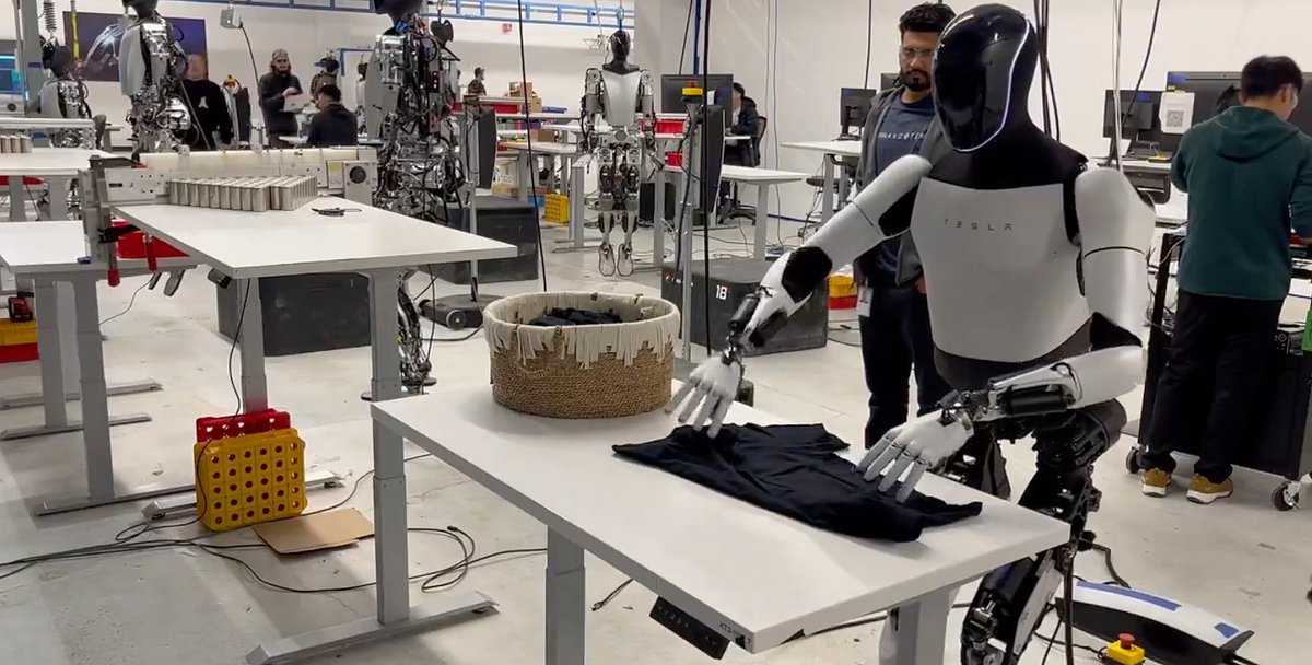 🤖👕 Check out Tesla's Optimus robot's latest feat: folding a t-shirt, as shown by Elon Musk. It's a start, but not yet fully autonomous. 
Learn more: 🔗tinyurl.com/teslarobot1

🌐 Explore the latest in business innovation on Hacks4Biz at hacks4biz.com

 #OptimusRobot