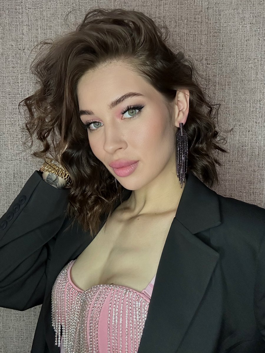 Feeling bold? My OnlyFans is full of surprises! 💜🎁 #onlyfansbabe 💋 <a href="/AndresdeJessGa3/">Andres de Jesús García</a> @AndrewWill2591 <a href="/AndroniusMax/">Andronius Maximus</a>