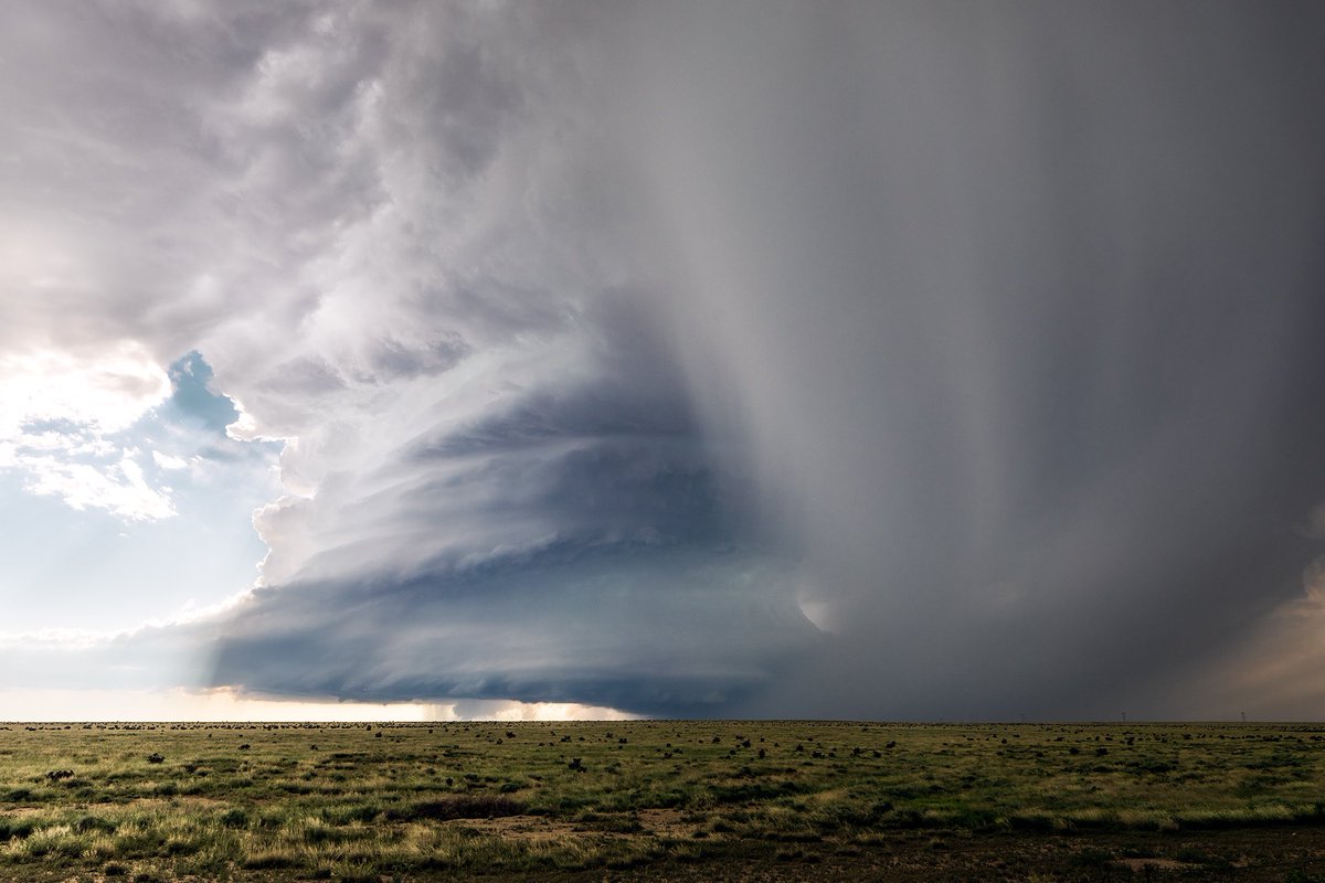 A well-defined, forward flank hail core gradually gets swept east, revealing a stout, barrel-shaped mesocyclone as a supercell approaches Ordway, CO on July 8th. #cowx