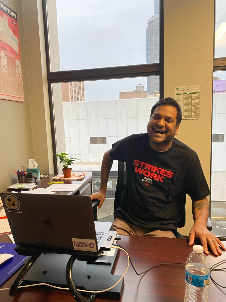 CaliforniaLabor's tweet image. Last year's victories are a testament to the fact that #StrikesWork! Wear our ‘Strikes Work’ shirt to show your commitment to union power - get yours!  👉🏾tinyurl.com/23y2cfe4