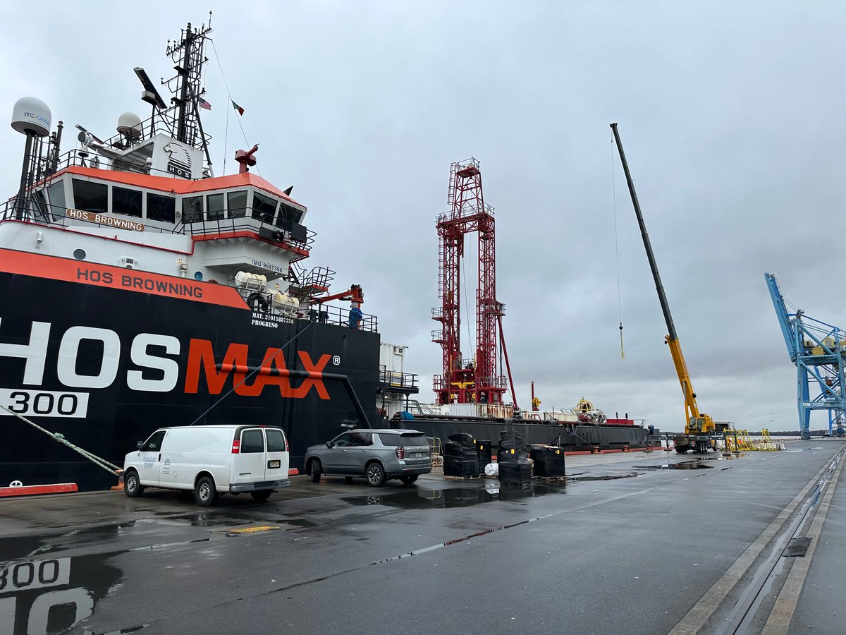 Gartonsrigging's tweet photo. Smooth as the Delaware waters, Gartons Rigging takes pride in the precision and efficiency of our loading and unloading services at the Delaware Port. Trust Gartons Rigging for top-tier solutions in port logistics.⚓️🚢 #GartonsRigging #PortServices #DelawarePort #LogisticsMasters https://t.co/1zZ8UXesiB
