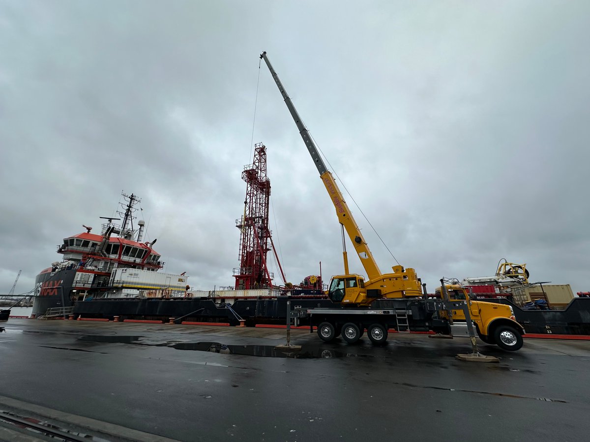 Gartonsrigging's tweet photo. Smooth as the Delaware waters, Gartons Rigging takes pride in the precision and efficiency of our loading and unloading services at the Delaware Port. Trust Gartons Rigging for top-tier solutions in port logistics.⚓️🚢 #GartonsRigging #PortServices #DelawarePort #LogisticsMasters https://t.co/1zZ8UXesiB