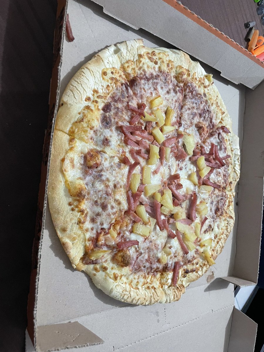 abelmartinez23's tweet photo. @littlecaesars decepción hoy con la pizza hula hawian de Coatzacoalcos, Veracruz. fría y dura 

Little Cesar’s ya no es “hot and ready”  aqui https://t.co/T8gbllCs2E
