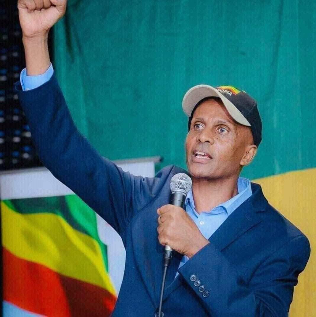 LiyaTefferi's tweet photo. ደሃን ሳይበድል
ከበቡኝ ብሎ ፣ ሰው ሳያስገድል
ለልዩ ጥቅም ፣ ሳያውደለድል
ዱላ ሳይጨብጥ ፣  መንገድ ሳይዘጋ
እልፉን ነፃ አውጪ ፣ አእላፉን መንጋ
አንቀጠቀጠው ፣  እስክንድር ነጋ ።💪

በብእሩም በጦሩም አንቀጥቃጭ ❤
መመረጥን ይጠይቃል https://t.co/b6wBW7cRJN