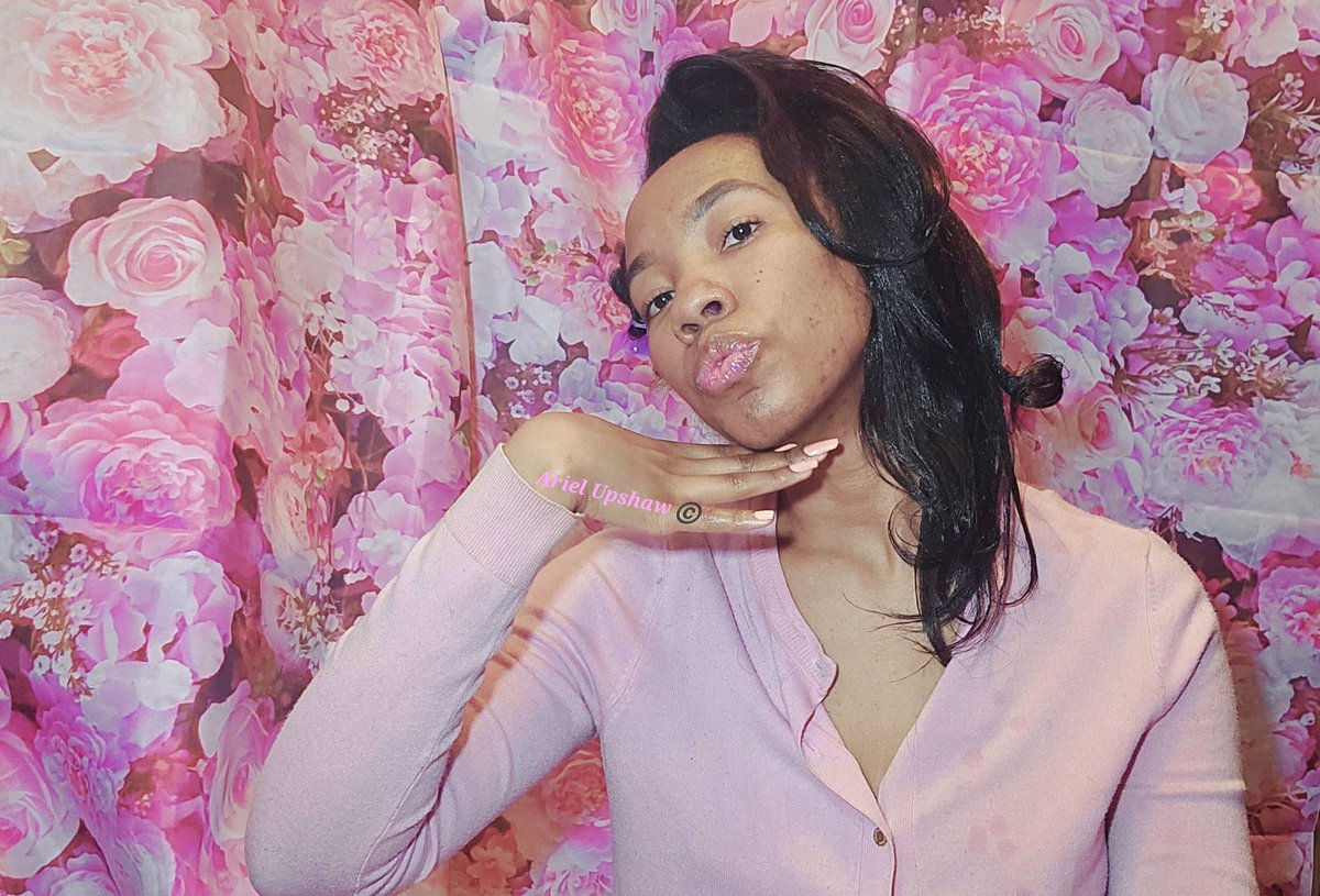 UpshawAriel's tweet image. 🩷Took an hour. But we&apos;re done.📽🌸Just filmed a 4C hair care video. There&apos;s not enough clear information on it. My 4c girlies, I got yall. 🌸🌸🌸
#ArielUpshaw #ARIELSHANTE #Foxybae #4chair #haircare #blackhaircare #lengthcheck #heatbrush #blowoutbrush