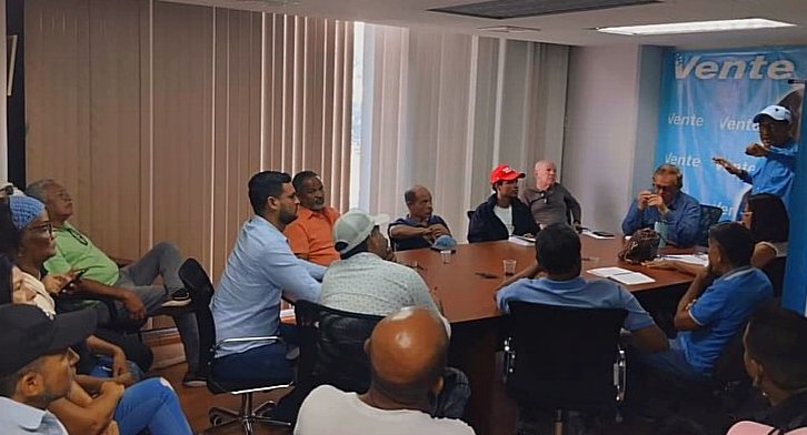 VenteCarabobo's tweet photo. La sede del partido VENTE #Carabobo 
recibió a los líderes de diferentes partidos políticos, líderes comunitarios y movimientos Sociales de la parroquia "Miguel Peña" 
Ellos se suman a "GANA" y los 600K por la #DefensaDelVoto de @MariaCorinaYA Candidata al 2024 
#ConVZLA 
#16Ene https://t.co/z101i41VBd