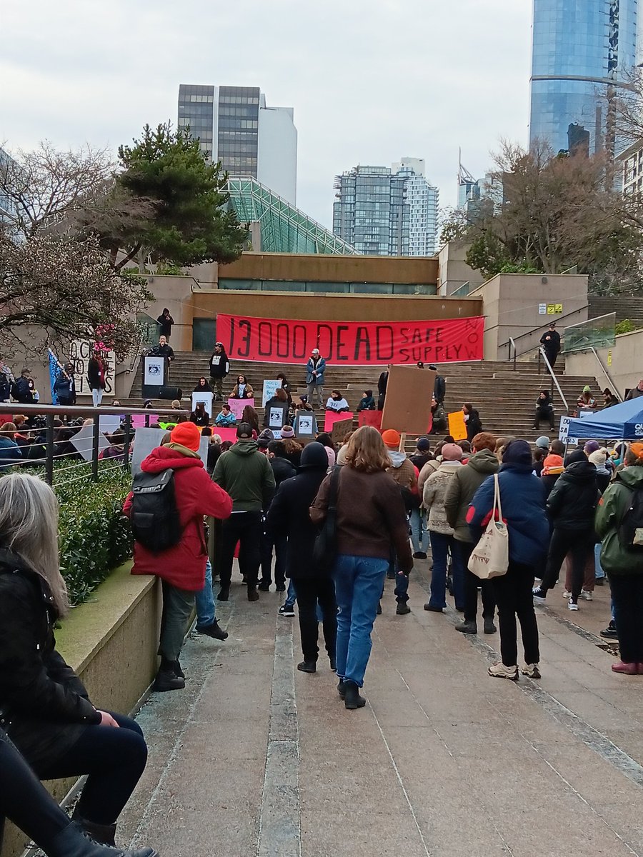 Christi13644519's tweet photo. Today at 800 Hornby in solidarity with #DULF #dulfsaveslives #regulatedsupply #vandu #toxic #yvr #harmreduction #standtogther https://t.co/MULdJNouRs