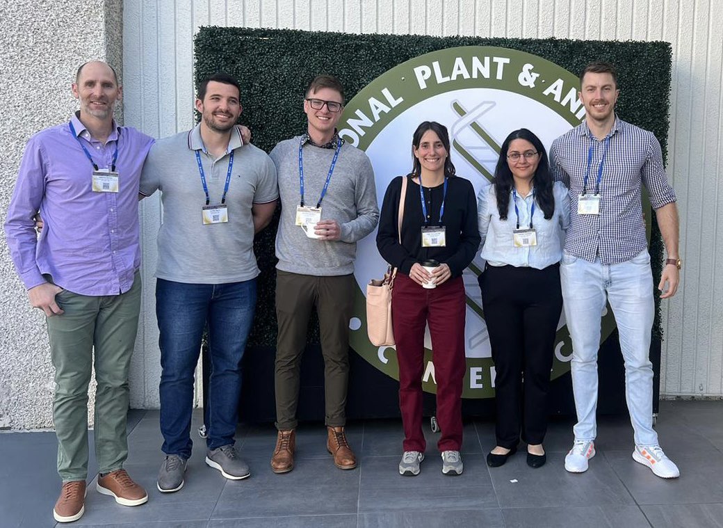 Luan Cutti (@cuttiluan) on Twitter photo I had the pleasure of presenting two talks at the International Plant & Animal Genome Conference (PAG31) on behalf of the International Weed Genomics Consortium IWGC) in the 'Weeds and Invasive Plant Genomics' and 'Oats, Wild and Cultivated'. I had the pleasure of presenting two talks at the International Plant & Animal Genome Conference (PAG31) on behalf of the International Weed Genomics Consortium IWGC) in the 'Weeds and Invasive Plant Genomics' and 'Oats, Wild and Cultivated'.