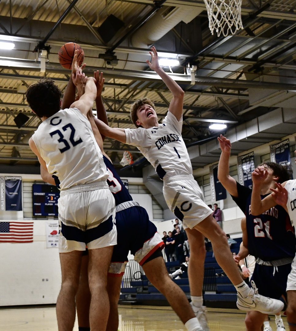 scifisportsguy's tweet image. @CohassetSports boys basketball comes back from 11-0 start to beat Rockland 48-36 Luke Moore with big game, big buckets late!