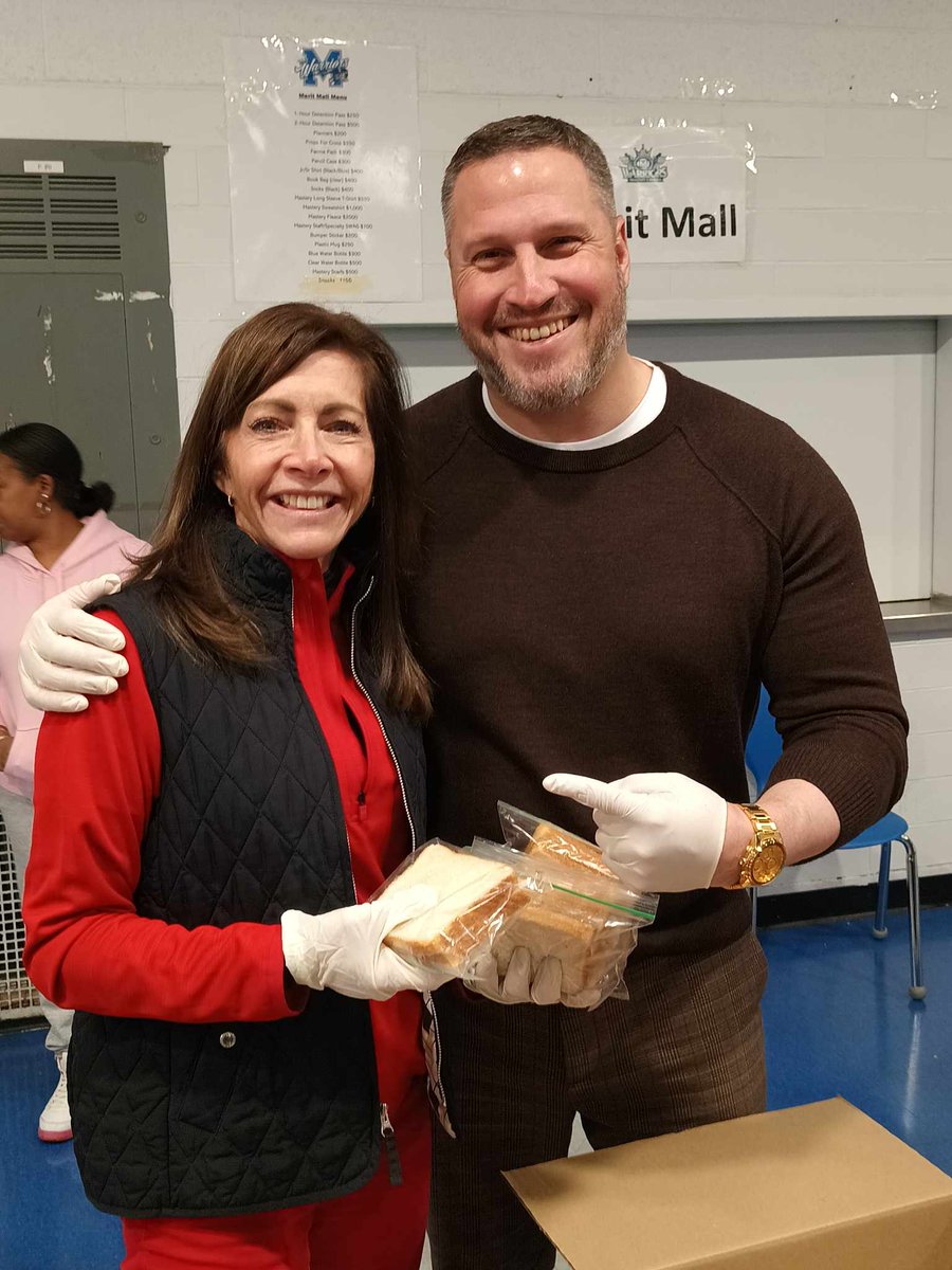 It was a great day at Mastery High School of Camden for #MLKDayofService on Monday. Special thanks to First Lady @TammyMurphyNJ for joining the effort & pitching in to assemble more than 200 sandwiches for Cathedral Kitchen, which fights food insecurity for local families. #NJed