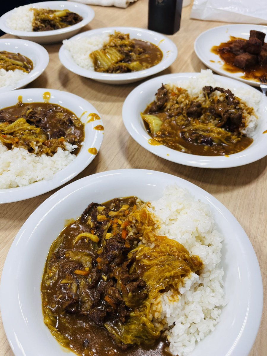 gurumetchiyu's tweet image. \\24/01/11 試食会//
《存じやすの小林さん(社長)》に来ていただき、カレーの美味しい作り方のご教授と、お肉の無償提供をしていただきました！
私たちで食べきれなかった分は先着でコミュの生徒に配ったところ、大好評でした！

本番は1月24日、25日です！ぜひ来てください！

#Gurumetcyu  #グルメ