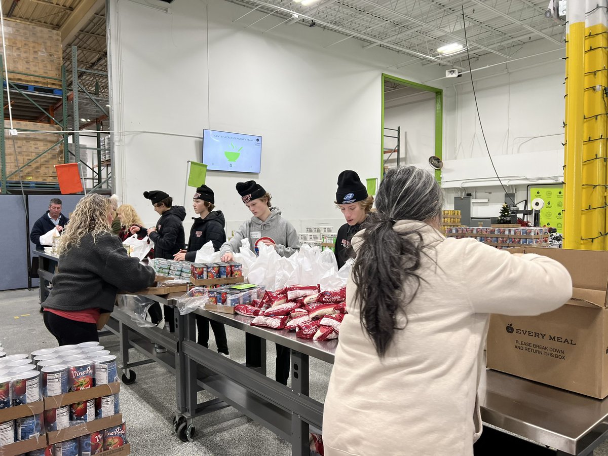The Gentry Boys Hockey Team volunteered at @everymealorg this afternoon! 
Every Meal’s Mission is to fight child hunger right here in our home state of Minnesota! 
.
.
#gentry #gentryacademy #volunteer #gentryhockey #everymeal #childhoodhunger #highschoolhockey