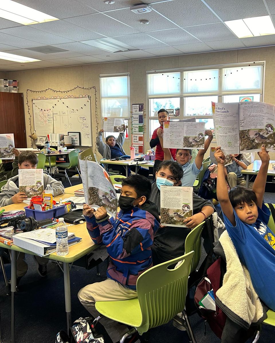 SantaAnaUSD's tweet image. #Repost - @franklin_bolts_ - It was a great day to #annotate in our #benchmark #books 📖. @teach_sleep_repeatx5 Mrs. Kenaley lead Ss in Mrs. Correa’s #4thgrade class on learning how to read & annotate for #textstructure #pointofview #sequence #timeandorder #adjectives & more.