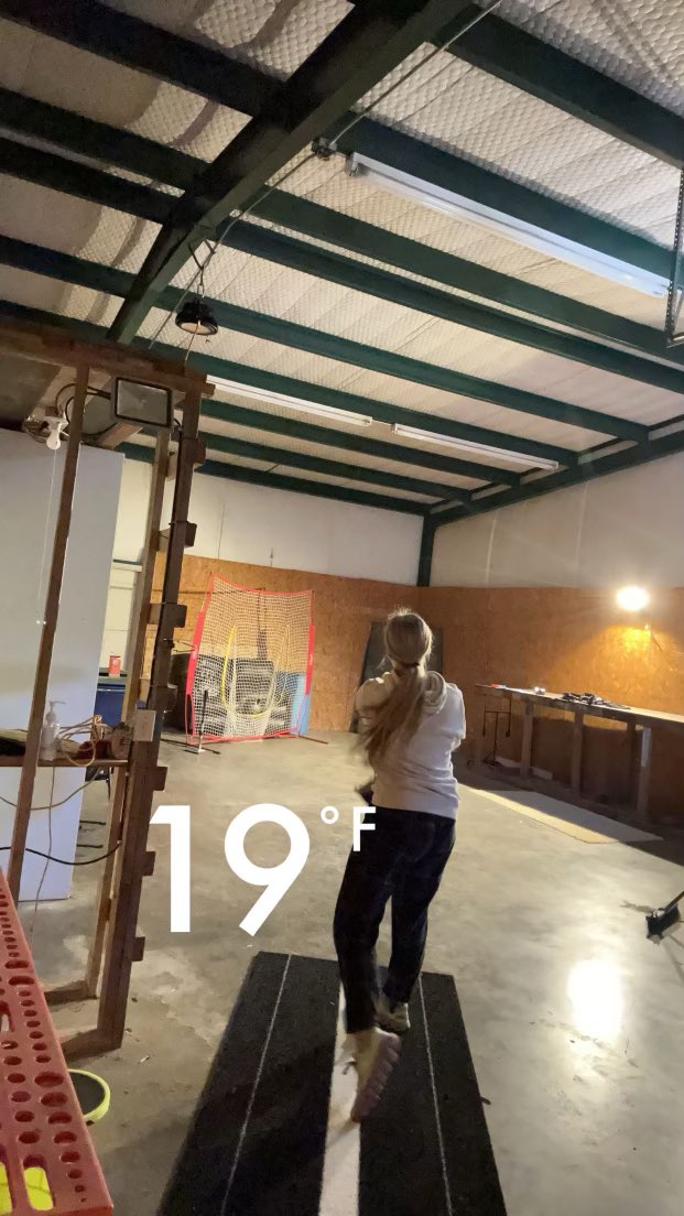 KaydeeBrown2026's tweet photo. Putting in the work🥶🥶 #justgetgood #rhp @ar_prime_sb @SoftballDown @SBRRetweets @TopPreps @Sports_Recruits @DirectRecruits https://t.co/WdUm3v8d7T