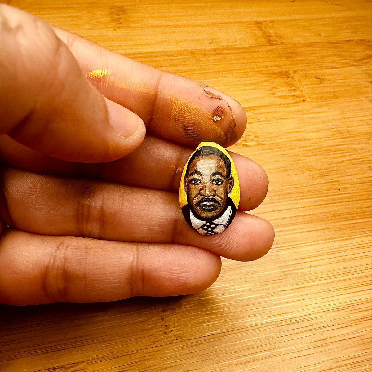 portraitbypriya's tweet photo. Happy Martin Luther King Day🇺🇸 

Martin Luther King's portrait on Pistachio Shell. 🎨

#JayJagannath
#martinlutherkingjr
#martinlutherkingday
#portraitonpistachioshell
#artonpistachioshell
#miniatures
#priyankasahaniarts https://t.co/c86DUUKUwj