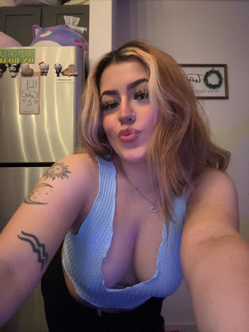 ur lil crush https://t.co/XqLSnV1yst