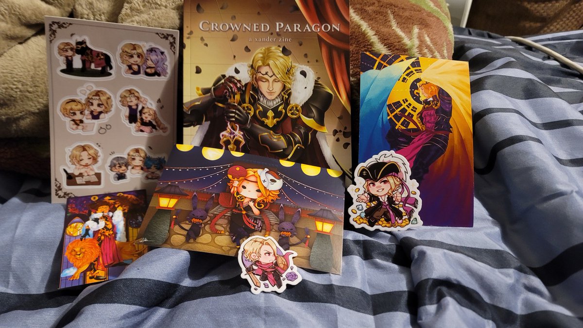 _Ash53_'s tweet photo. This is a shout to @zinexander For this wonderful stuff that I bought, The book was surprisingly warm when I first opened it from its tissue gift, And when I opened the book It's amazing how all the artists and the writers, Did a fantastic job on their own parts. https://t.co/SMNt7wmz2a