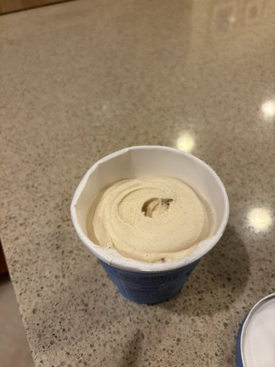 chaattykaathy's tweet photo. @vanleeuwen hi! love your company but wanted to share im a little disappointed - i purchased ice cream and it was only 3/4 full! for how much you charge (which im willing to pay because its so good!) its kind of ridiculous that you cant fill your pints completely. #bummer https://t.co/9u8lwdTx31