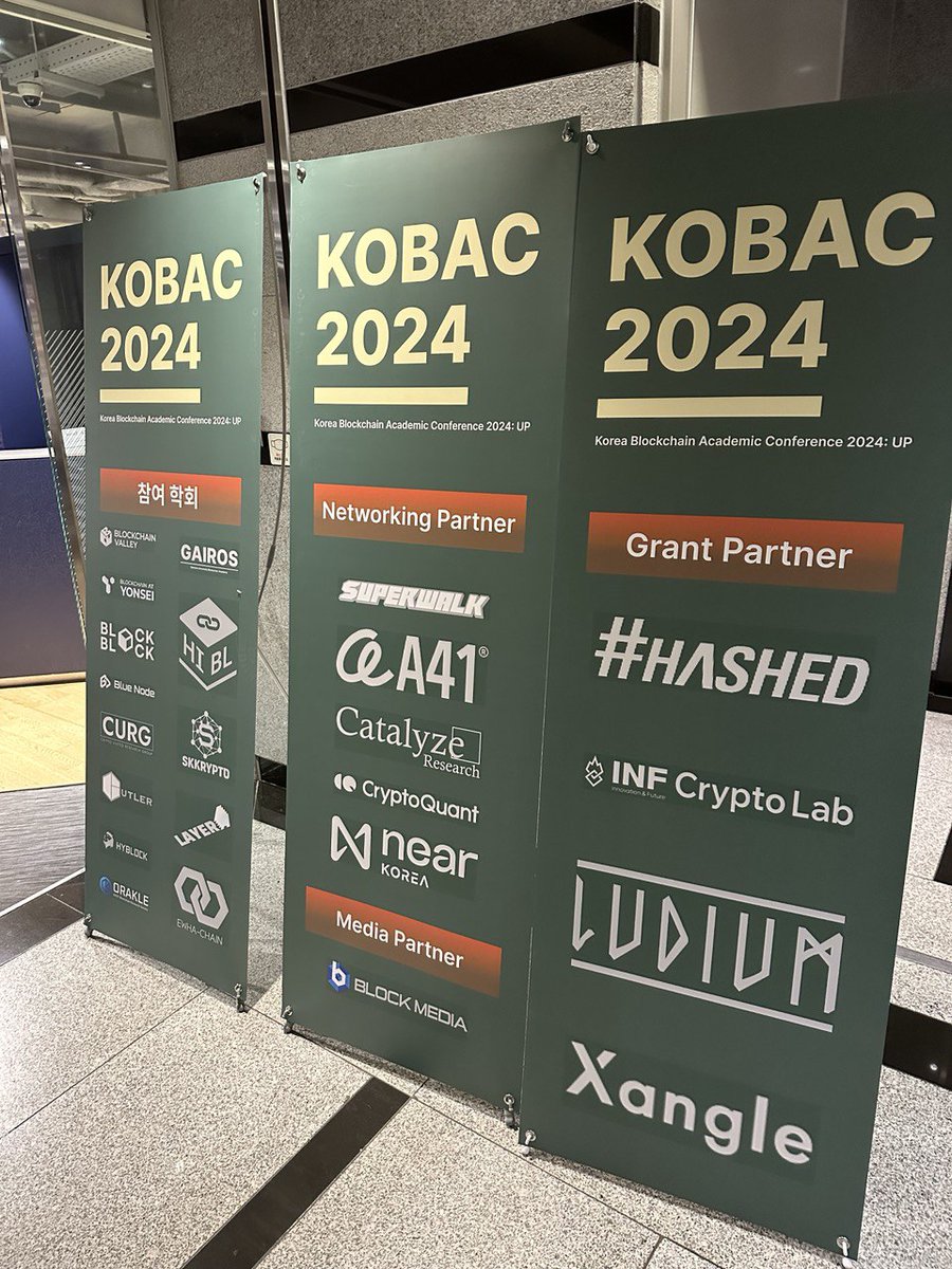 Jay_Lee_H's tweet photo. 지난 13일 카탈라이즈 리서치 및 유수 기업들이 후원한 #KOBAC (Korea Blockchain Academic Conference)에서 전국의 13개 대학교 블록체인 학회가 한자리에 모여 지난 1년간의 성과 공유 및 데모데이를 진행했습니다. 17년 10월 YBL(現 B@Y)이 최초 창립된 이후 디사이퍼, 이화체인, CURG 등 다양한 학교에서 블록체인 학회가 생겨나며 학생들을 중심으로 활발하게 연구 활동이 시작되었습니다. 6년이라는 긴 시간이 지났지만 아직도 활발히 활동하는 모습을 보면 그간의 활동을 보상받는 느낌이 들었습니다. 앞으로도 멋진 연구 활동을 기대하며 누구보다 진심으로 응원하고 지원하도록 하겠습니다.

이 날 @BlockchainatYU 는 Hashed상을 수상했으며, 지난 학기 열심히 학회를 이끌어주신 김하늘 회장님께도 감사하다는 말씀 전합니다.

#Blockchain #KOBAC #Web3