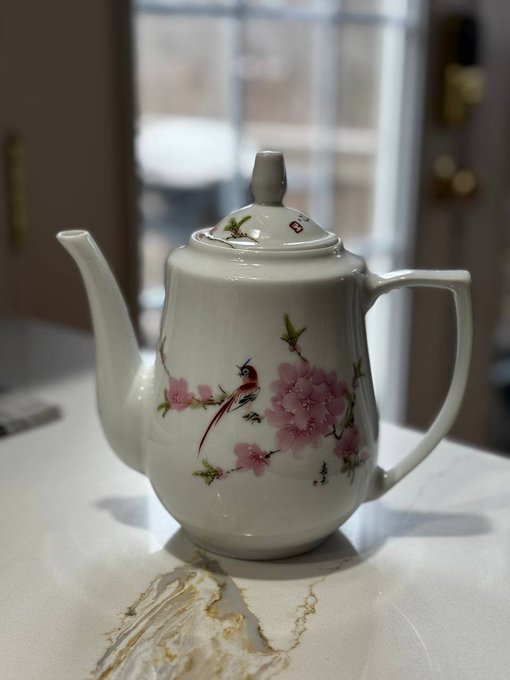 Lemon114_12's tweet photo. Blue tea and lime and ginger, we all have to take care of ourselves https://t.co/OtGzrEwbs6