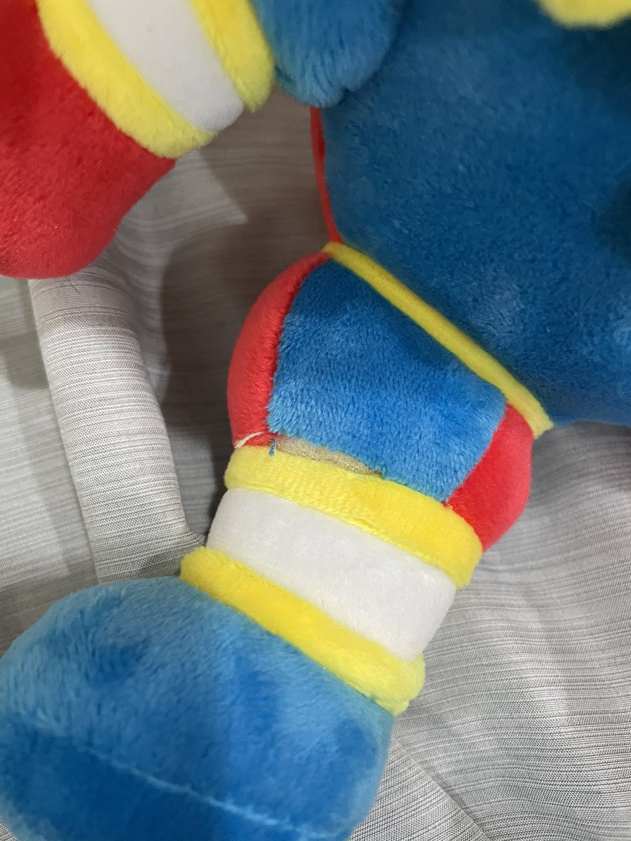 ChesterMcJester's tweet photo. @GooseworxMusic Got surprised by my Pomni Plush arriving today! I know artists love adding little details, but god damn. https://t.co/ik7rITspIH