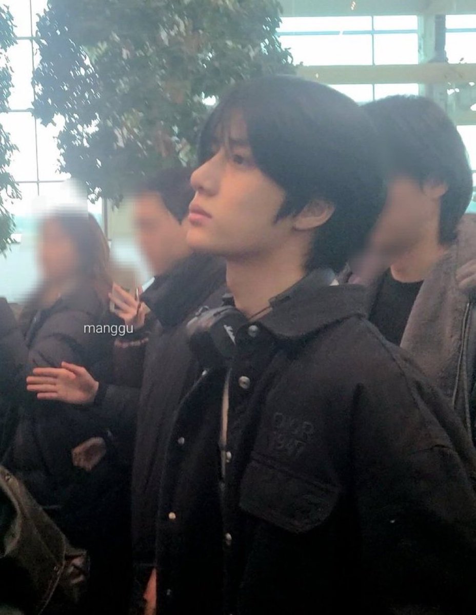 bare face black haired beomgyu make me feel insane 😵