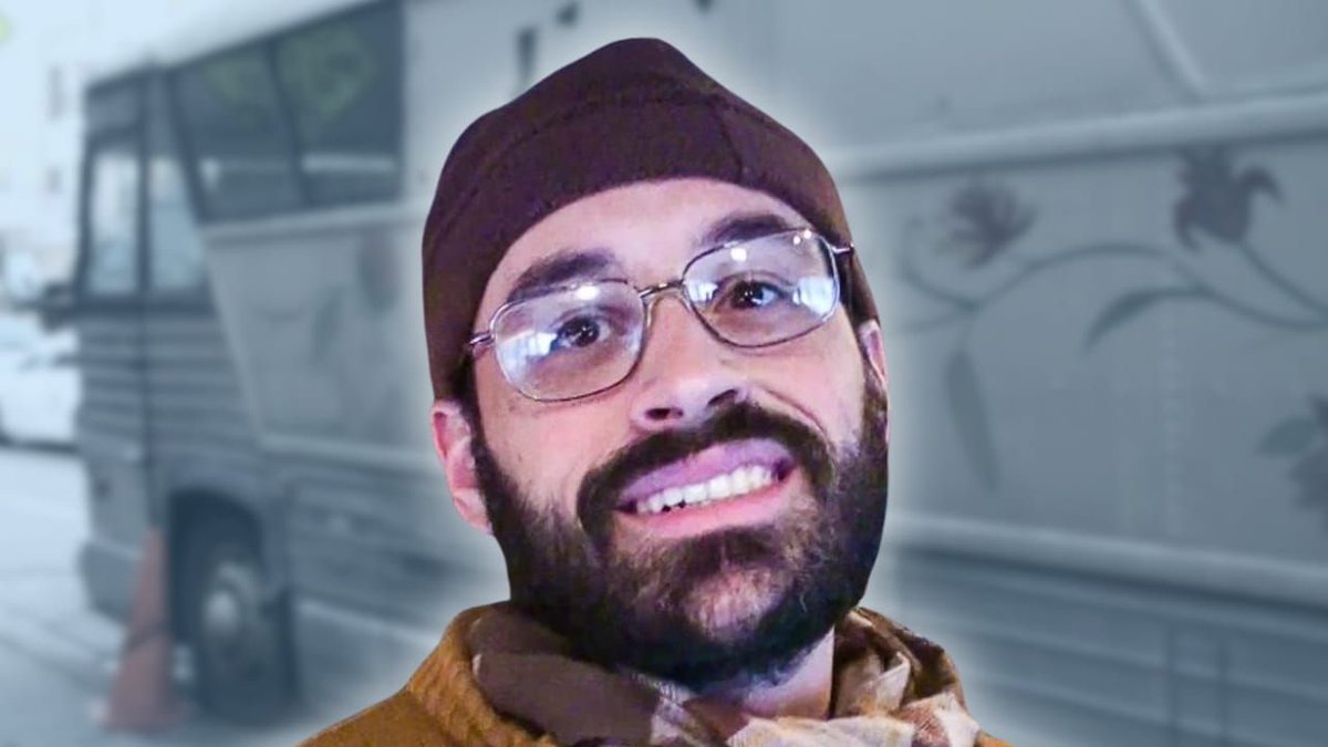 DigitalTourBus's tweet photo. mewithoutYou takes you on a tour of the bus that they were traveling in, back in 2013! Watch the video at https://t.co/i0I1Bnf6ye
#mewithoutyou #digitaltourbus #businvaders #tourbus #buslife #indierock #rockband https://t.co/zUz7YWmUkH