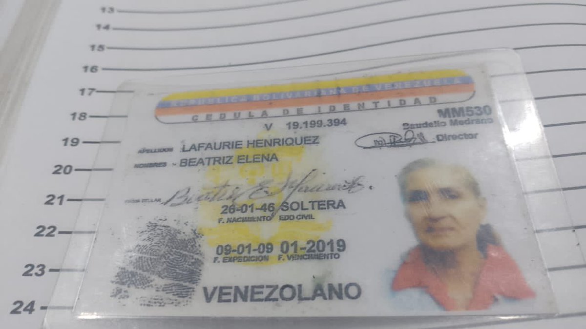 AlexaGomezDos's tweet photo. Buenas noches. La señora Beatriz Elena Lafaurie Herniquez, CI 19.199.394 viajó desde Cúcuta hasta San Antonio del Táchira, el 9/11/23. Dijo que se dirigía a Caracas donde reside según indica. Actualmente se encuentra en el municipio San Francisco en Maracaibo en Polisur y no da con sus familiares. Los números que tiene anotados no responden y ésta denuncia la hace la señora con la que viajó desde Cúcuta como compañera en el autobús. Hacemos un llamado a sus familiares, para que puedan comunicarse por los números que estamos publicando de Polisur, ya que la tienen allí resguardada , porque se encontraba vagando por Maracaibo totalmente sola . Muchísimas gracias 🙏🏼