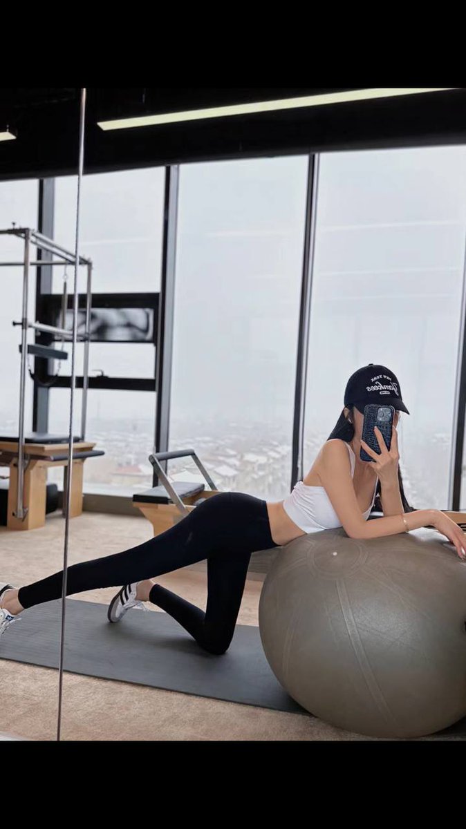 Only when you start yoga will you know that never regretting yoga is sweat and persistence.
