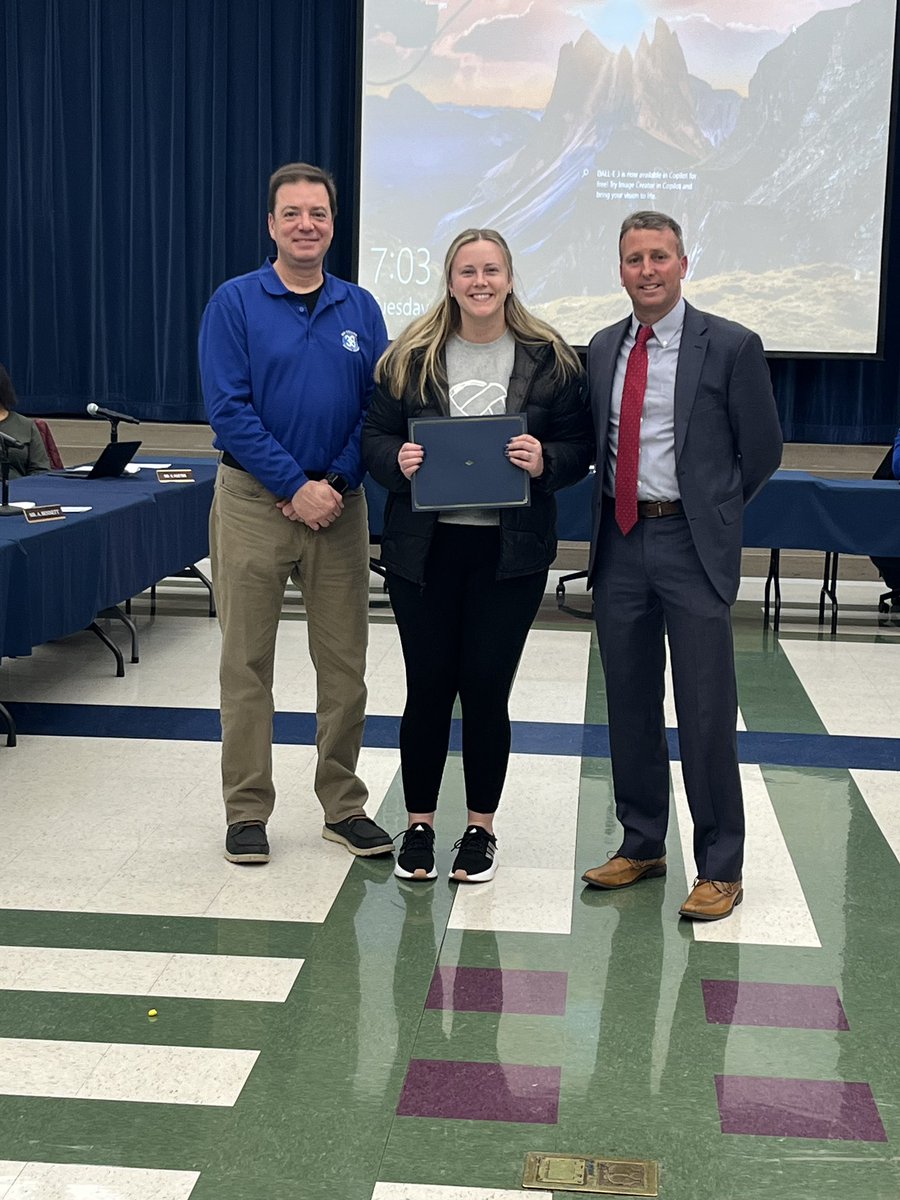 Bighollowelem's tweet photo. Congratulations Third Grade Teacher, Sabrina Summers, @mrssummerss who was awarded BHSD #38 Employee of the Month.   
Sabrina truly makes a difference each day.  She goes above and beyond to ensure learning and growth is occurring in her classroom.
#BHWarriorPride https://t.co/iSHQgKeZRO