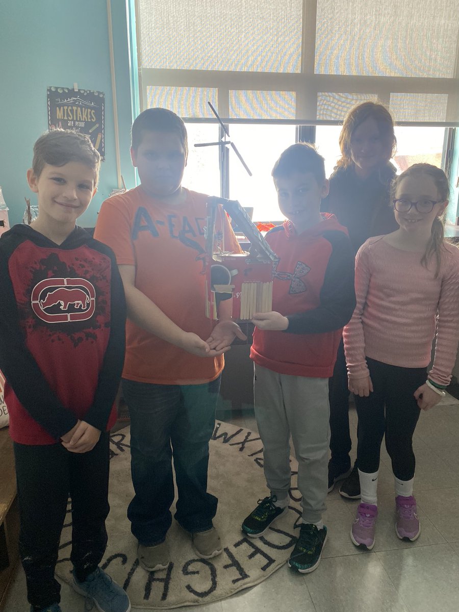 MeesonAlexa's tweet photo. Inspiring 2 days in our 5/6 STEM class! Students dove into their science curriculum, applying the engineering design process to create eco-friendly homes. From brainstorming to building, these young innovators are shaping a sustainable future! Thanks @quconnections ! @alcdsb https://t.co/jivjbdC0Ae
