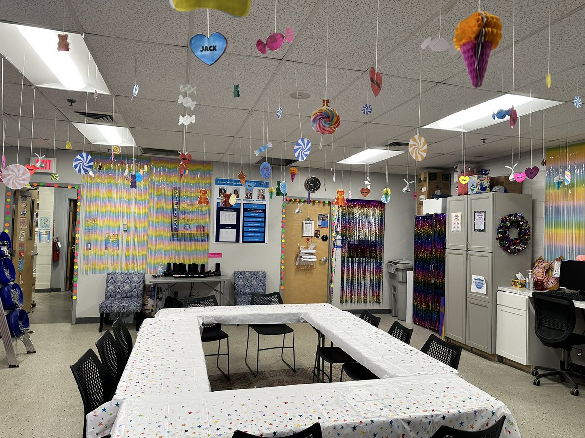 Cold weather won’t stop us from celebrating our amazing salesfloor associates 🥶. 2458 is having a great kickoff to our salesfloor appreciation event!  🎉🥳<a href="/TSeagle2458/">TonySeagle2458</a> <a href="/brandonatlowes/">Brandonatlowes</a>  <a href="/ethanatlowes/">Ethan Eanes</a> @som2to <a href="/BrianTe58414379/">Brian Terry</a>