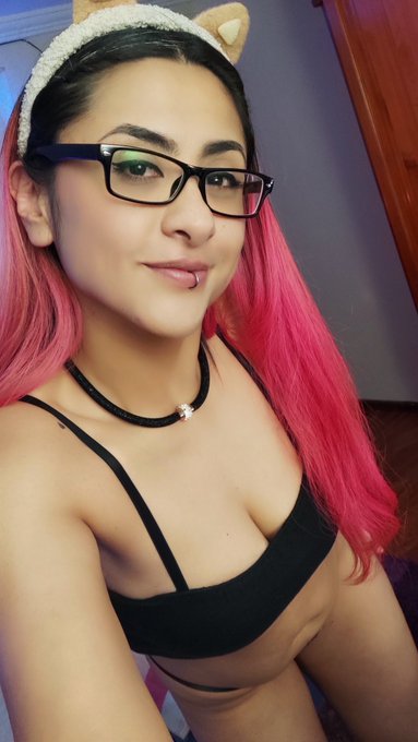 Can we be friends and play on your PS5?? I'll get the pizza! #goonette #nsfw #selling_content https://t<a href="/tag/nsfw"class="tags"><span>#nsfw</span></a><a href="/tag/goonette"class="tags"><span>#goonette</span></a><a href="/tag/selling_content"class="tags"><span>#selling_content</span></a>