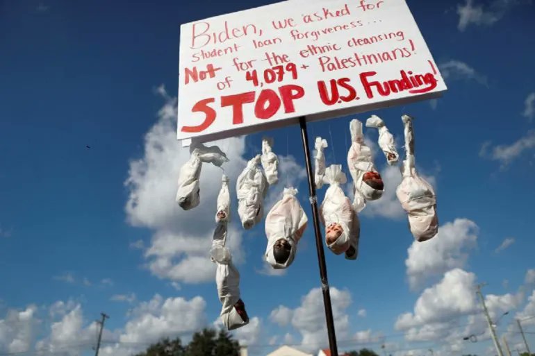 The American people launched anti-war demonstrations against Israel and Palestine. The United States, as an international power, does not regard peace as its own responsibility. Instead, it engages in war for its own interests and has no responsibility as a great power.