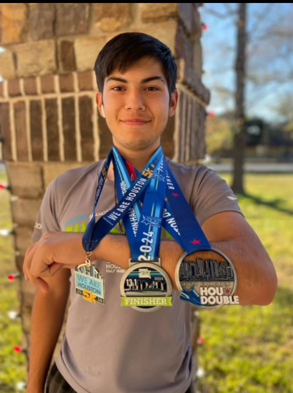 ECHS_SheldonISD's tweet photo. Sharing this amazing adventure of one of our ECHS students. Emilio Jasso, completed his 2nd Houston Aramco Half Marathon with a PR of 2hr 10mins &amp; We Are Houston 5K in 22:14 also earned Houston Double medal for running both races this weekend. KHS has great leaders on campus! https://t.co/7HUxej6xUm