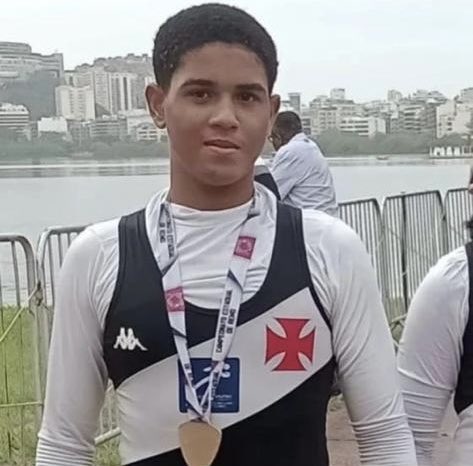 🚨 UM VERDADEIRO ESCÁRNIO! RACISMO ESCANCARADO!

Matheus Henrique, 15 anos, negro, atleta das categorias de base do remo do Vasco da Gama, morador do Tuiutí, foi preso INJUSTA E COVARDEMENTE na tarde desta terça-feira!

Matheus estava retornando pra casa, vindo da Zona Sul, na