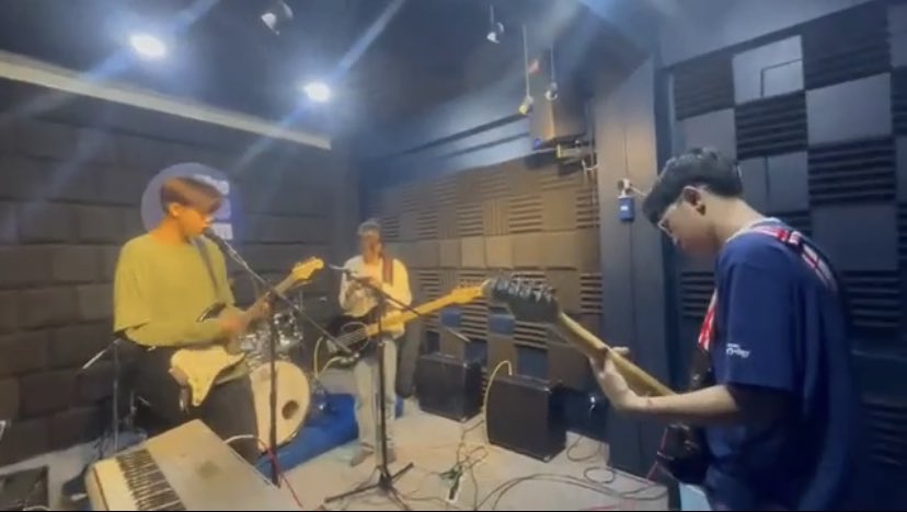 PHRNHT's tweet image. 👀👀👀