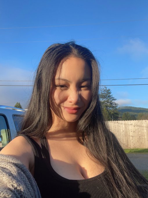 10k followers?! I can officially start my own cult!! woohoo 🤪 https://t.co/zK2rwb4VnS