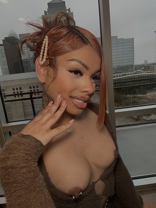 valerie 🩷 (y&rsquo;all like the piercings?)  OF: https://t.co/3N2pYfIi7M https://t.co/WeMB05uIW8